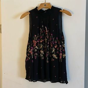 sleeveless floral top super cute with denim jacket or a cardigan size lg